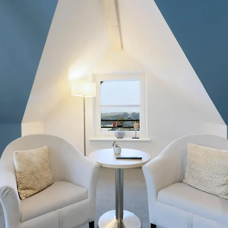 Amazing In With Kitchenette